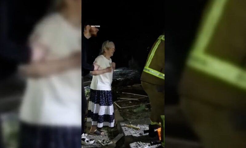 شاهد.. صواريخ باليستية روسية تضرب كييف وتخلّف قتلى ودمارا