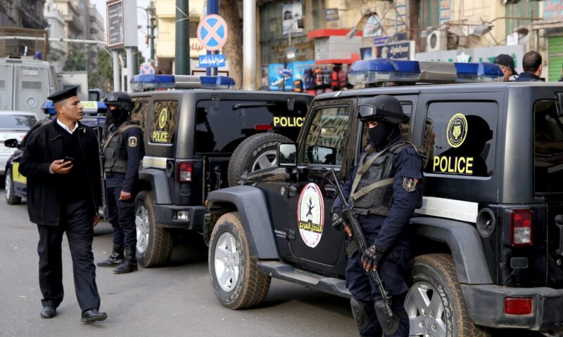 مصر.. الداخلية توضح حقيقة وفاة شخص محبوس بقسم شرطة “تحت التعذيب”