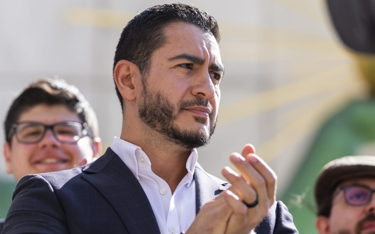 لماذا اختفى بيرني ساندرز من إعلانات عبدالرحمن السيد الانتخابية؟