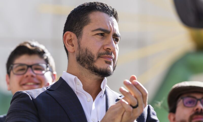 لماذا اختفى بيرني ساندرز من إعلانات عبدالرحمن السيد الانتخابية؟