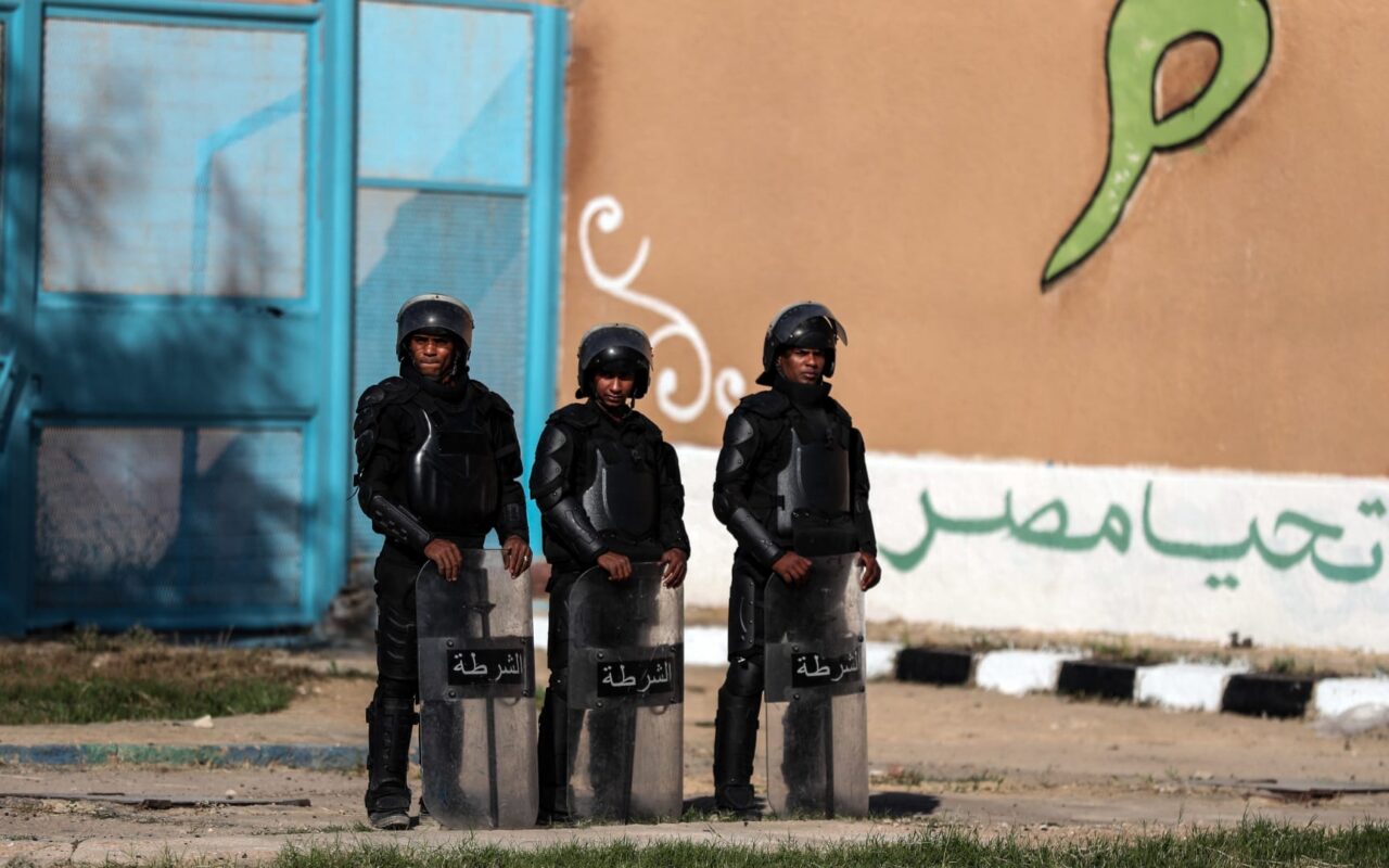 مصر.. الداخلية تكشف حقيقة فيديو بتعدي أفراد شرطة على شخص بمستشفى