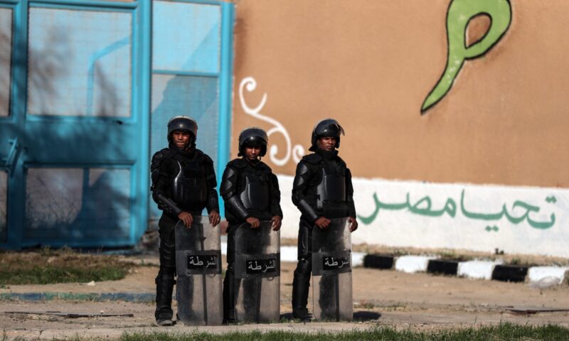 مصر.. الداخلية تكشف حقيقة فيديو بتعدي أفراد شرطة على شخص بمستشفى