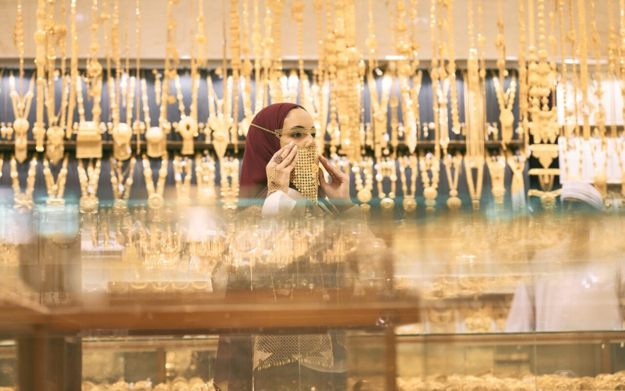 الذهب يستعيد بريقه في مصر.. صعود الأوقية والدولار يدفعان الأسعار لمستويات مرتفعة