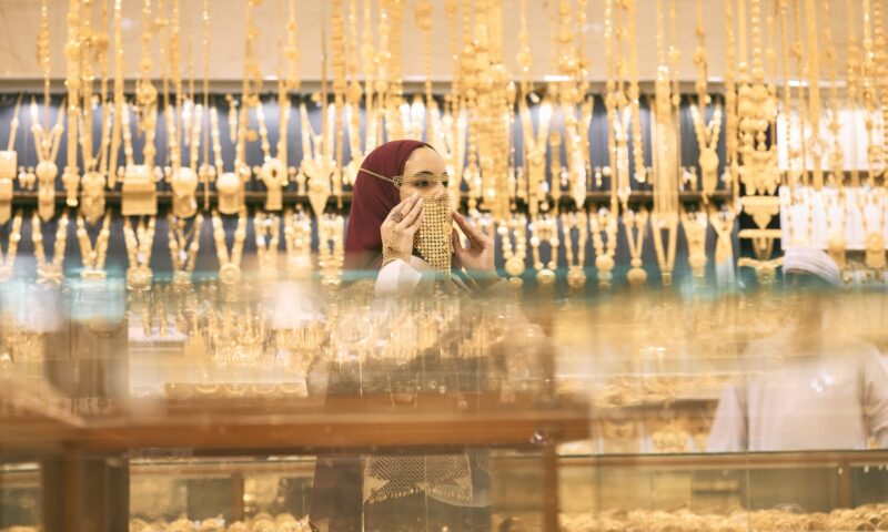 الذهب يستعيد بريقه في مصر.. صعود الأوقية والدولار يدفعان الأسعار لمستويات مرتفعة