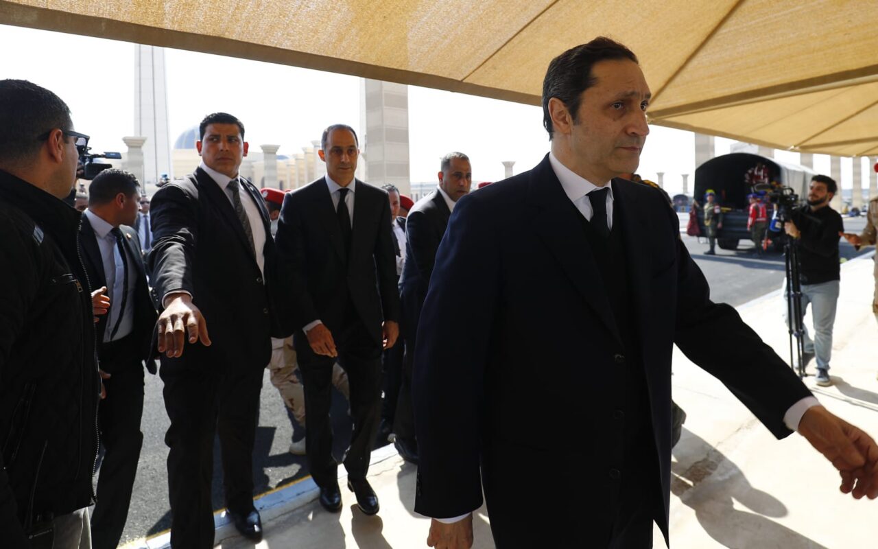 مصر.. هكذا رد علاء مبارك على منشور يدعو للدعاء للإعلامي أحمد موسى