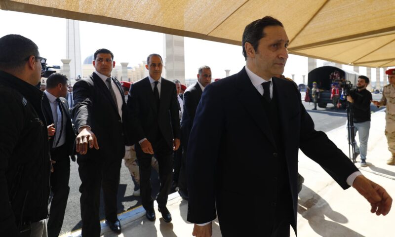 مصر.. هكذا رد علاء مبارك على منشور يدعو للدعاء للإعلامي أحمد موسى