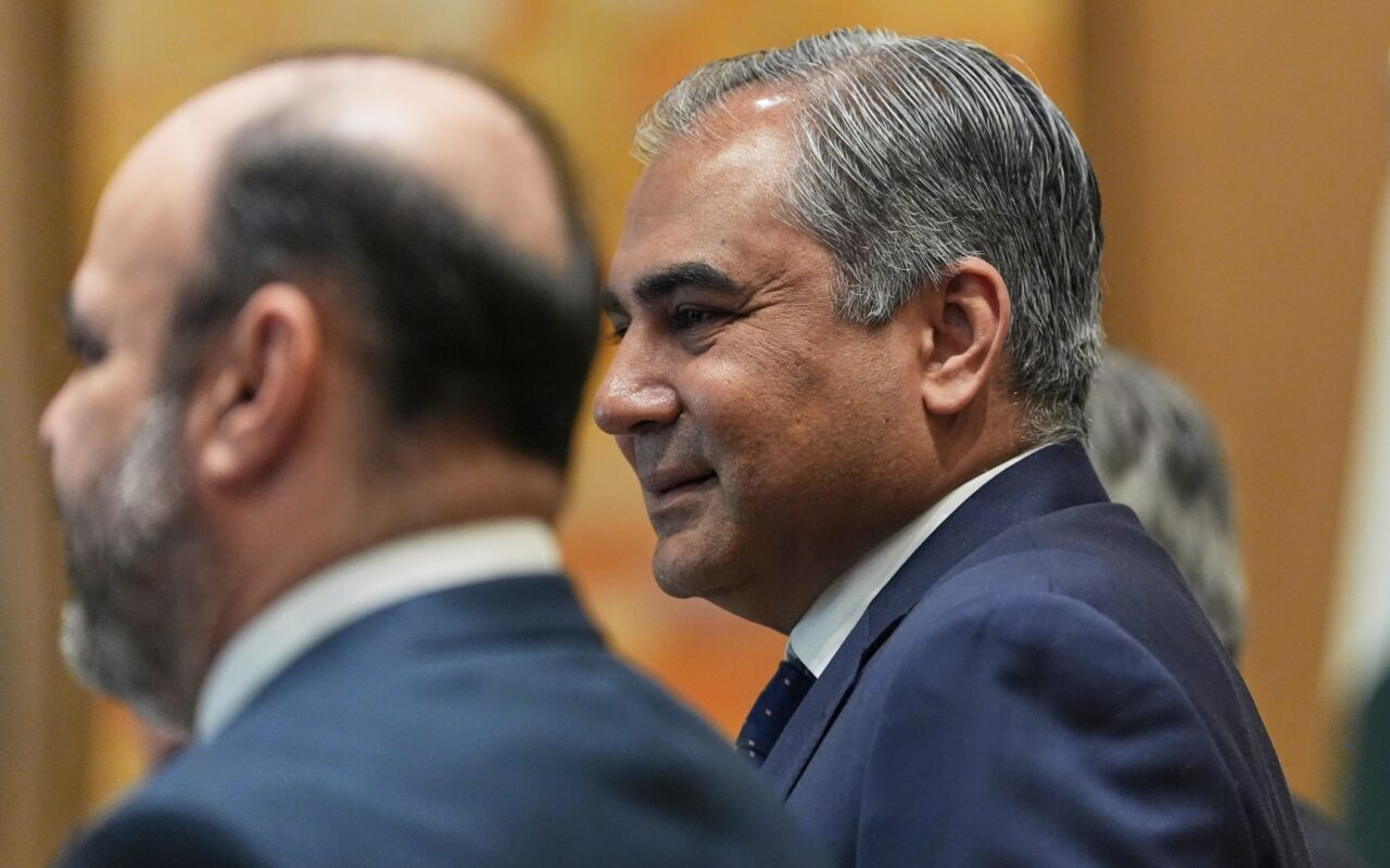 وزير داخلية باكستان يكشف أجواء اجتماعه بالرئيس الإيراني.. فهل كان إيجابيًّا؟