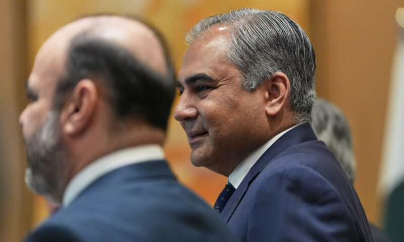 وزير داخلية باكستان يكشف أجواء اجتماعه بالرئيس الإيراني.. فهل كان إيجابيًّا؟