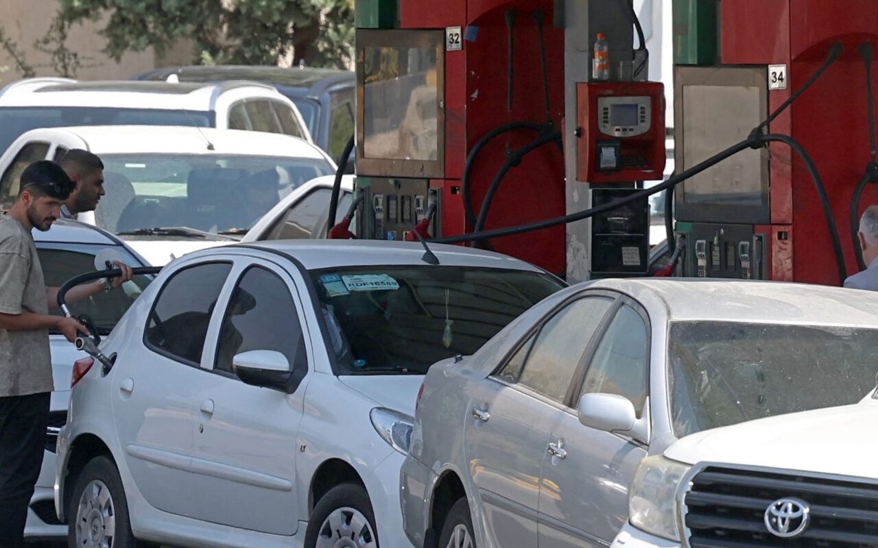 وسائل إعلام إيرانية: طوابير طويلة وإغلاقات مؤقتة في محطات الوقود بطهران