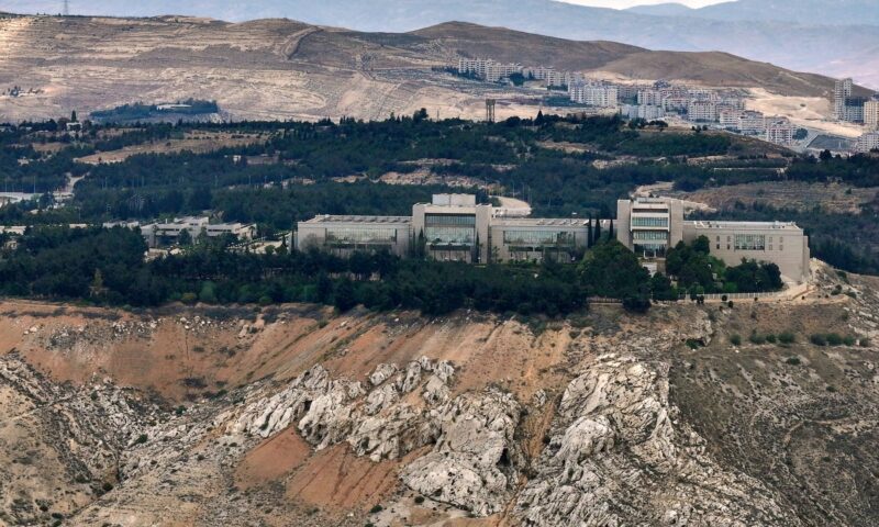 “نشر منظومات دفاع جوي تركية بمحيط قصر الرئاسة السورية”.. ما صحة الصورة الرائجة؟