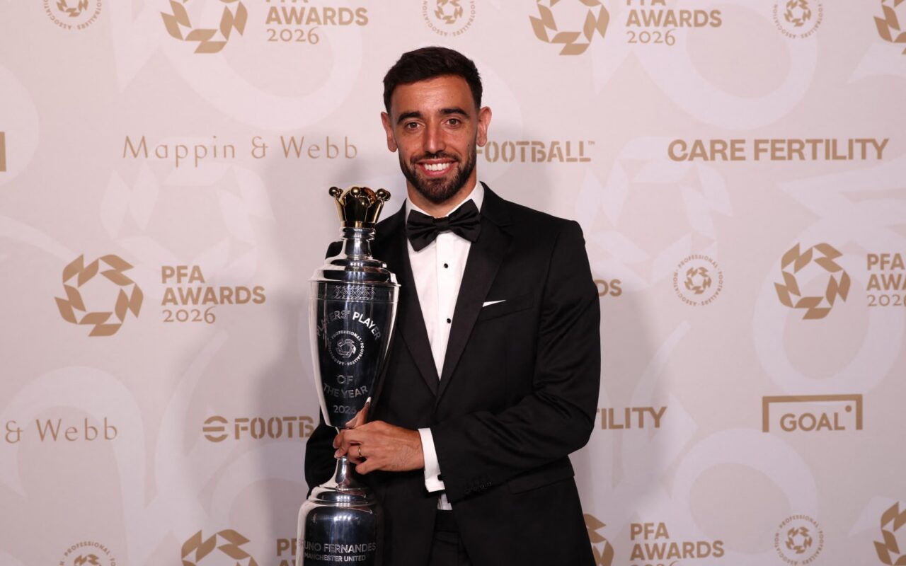 برونو فيرنانديز يفوز بجائزة اللاعب الأفضل في إنجلترا.. إليك أبرز أرقامه