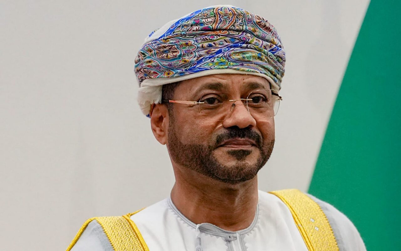 أول تدوينة لوزير خارجية عُمان بعد لقاء عراقجي في إيران
