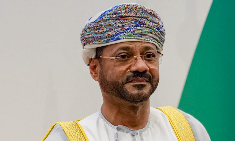 أول تدوينة لوزير خارجية عُمان بعد لقاء عراقجي في إيران