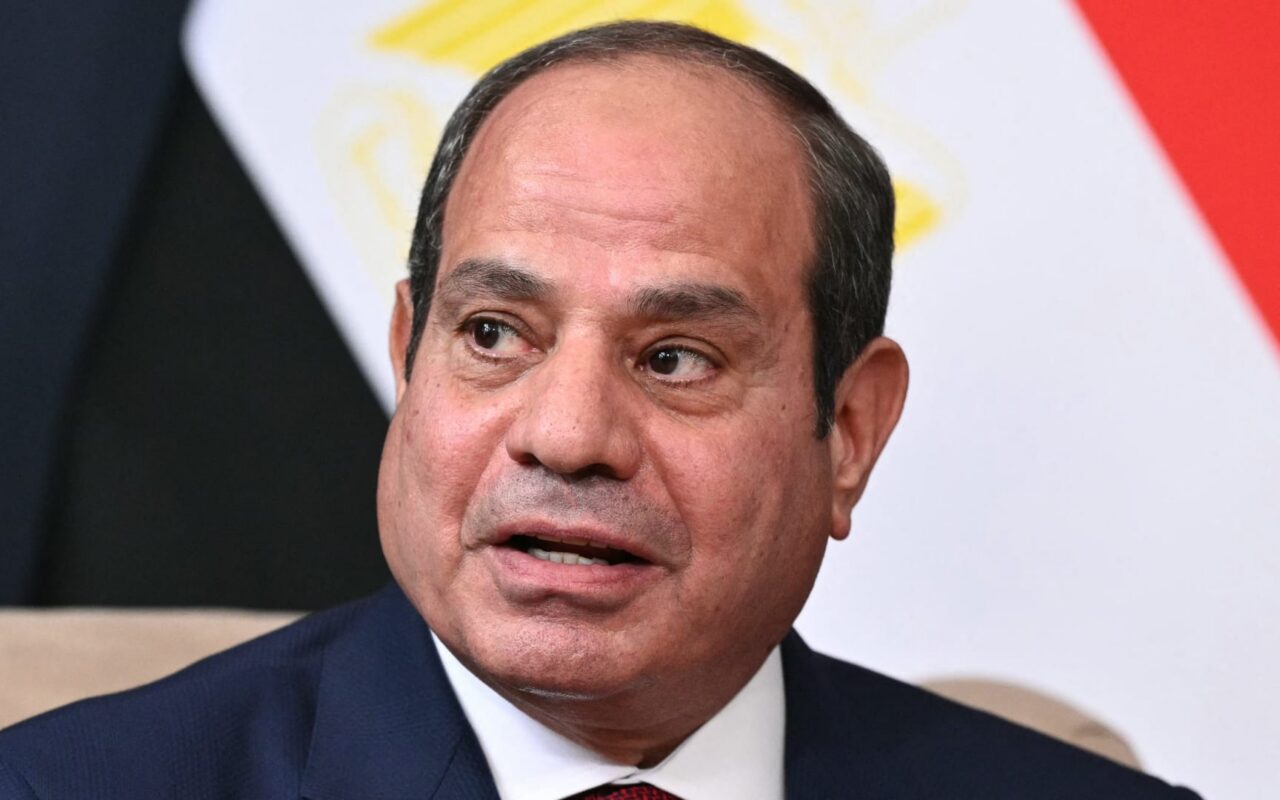 بعد أزمتها الصحية.. السيسي يفاجئ هبة مجدي خلال مشاركتها في احتفالية المولد النبوي