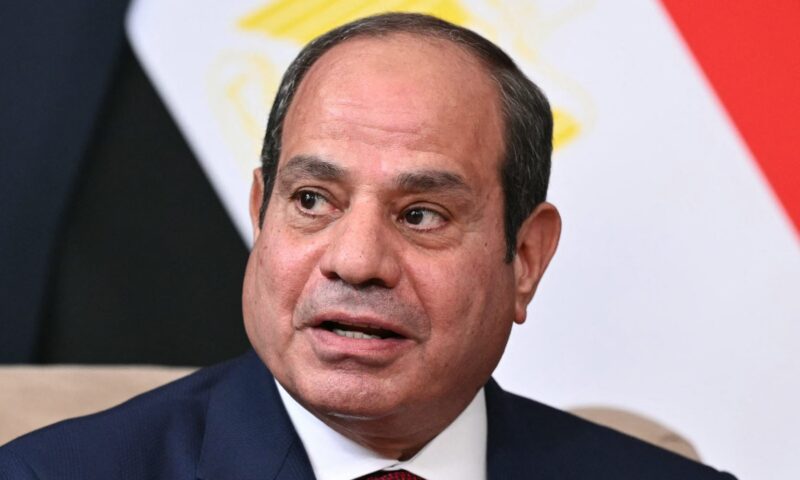 بعد أزمتها الصحية.. السيسي يفاجئ هبة مجدي خلال مشاركتها في احتفالية المولد النبوي