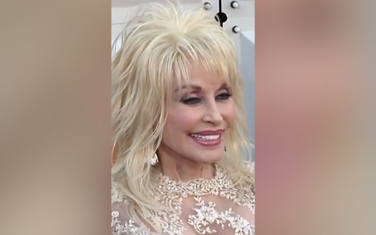 لن يسمعها أحد قبل 2046.. دوللي بارتون تخفي أغنية سرية داخل كبسولة زمنية