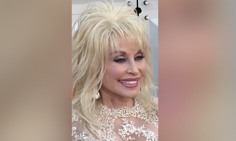 لن يسمعها أحد قبل 2046.. دوللي بارتون تخفي أغنية سرية داخل كبسولة زمنية