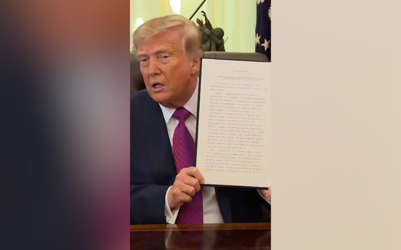 “نحتاج الآن إلى محيط”.. ترامب يوقع أمراً تنفيذياً لتغيير اسم “بحيرة أونتاريو” إلى “بحيرة أمريكا”