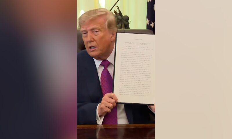 “نحتاج الآن إلى محيط”.. ترامب يوقع أمراً تنفيذياً لتغيير اسم “بحيرة أونتاريو” إلى “بحيرة أمريكا”