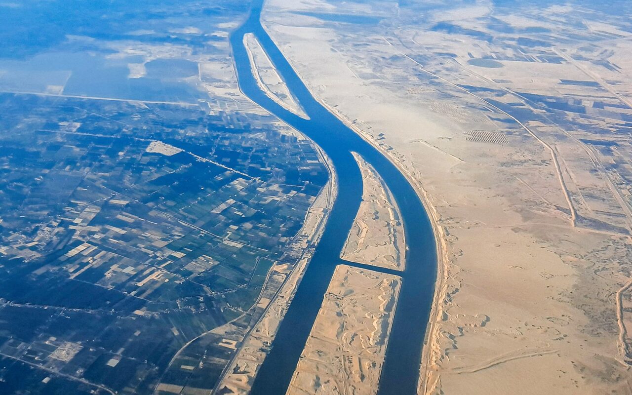 مصر.. صاحب مقترح “مقايضة الديون” يتراجع عن إدراج قناة السويس وعلاء مبارك “ساخرا”: عندنا الأهرامات