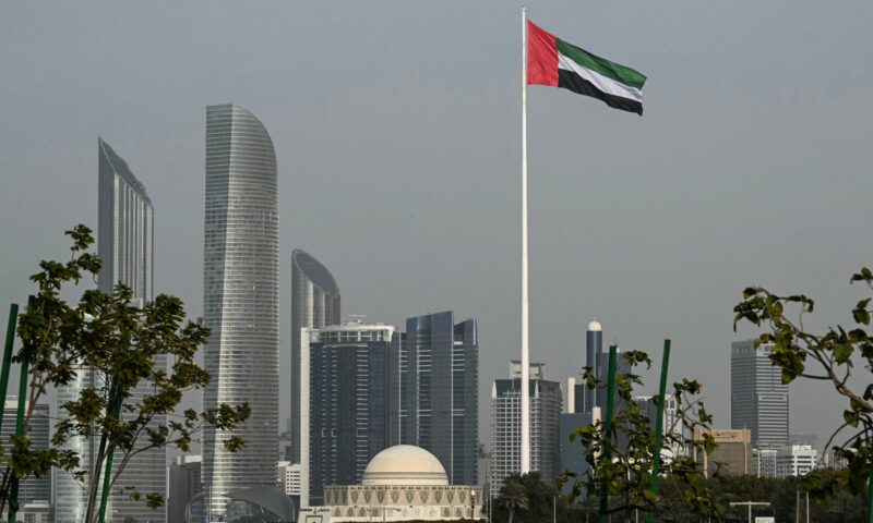 دعت لـ”تجنب الشائعات”.. الإمارات: التعامل مع طائرة مسيّرة إيرانية فوق المياه الإقليمية للدولة