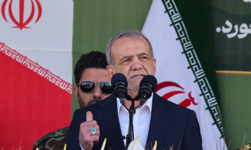 أول تصريح للرئيس الإيراني بعد الضربة الأمريكية على جزيرة لارك.. ماذا قال؟