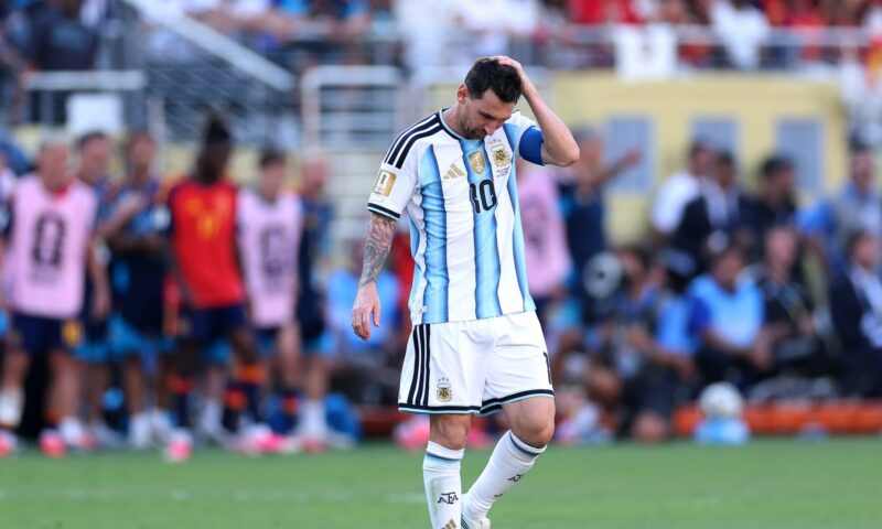 “قرار مؤلم”.. ميسي يعلن اعتزاله اللعب مع منتخب الأرجنتين