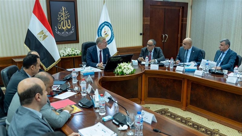 وزير البترول يعتمد الجمعيات العامة لشركتي النصر للبترول والسويس لتصنيع البترول
