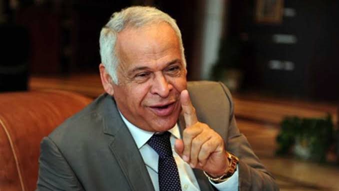الحل الأفضل .. فرج عامر يُوجّه رسالة للأندية بشأن اللاعبين الراغبين في الاحتراف
