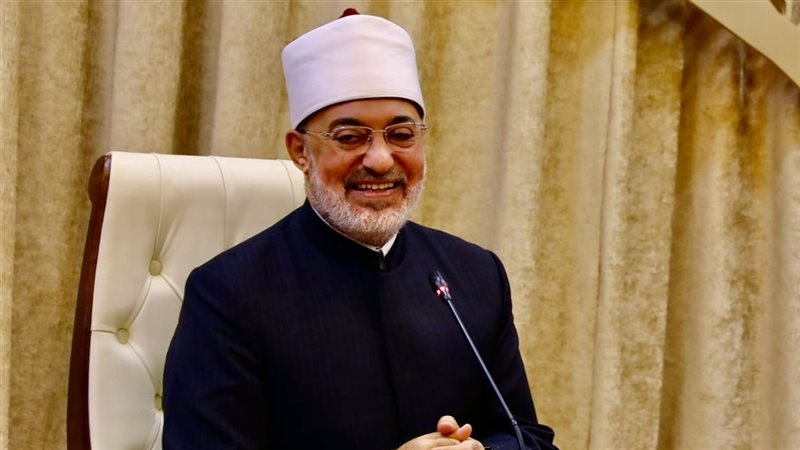 في أول ظهور له بعد العملية الجراحية، المفتي يجتمع بأعضاء لجنة مؤتمر “التحديات الأسرية”