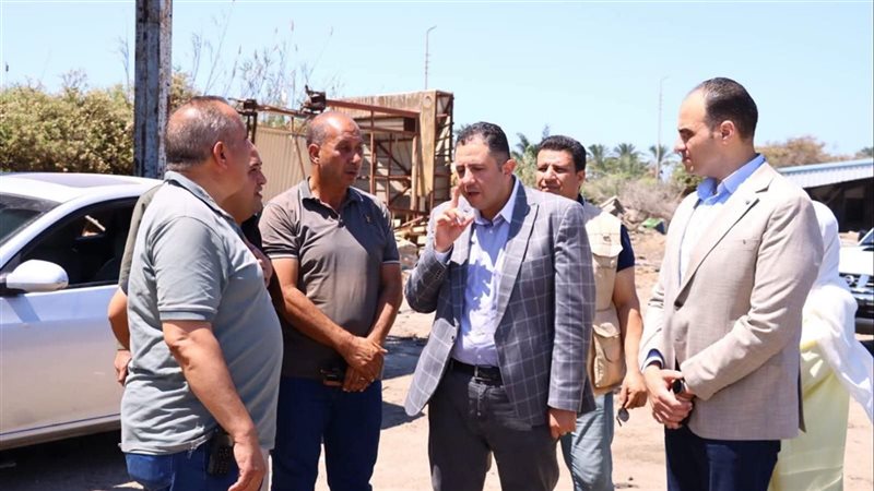 لتجريد الموقع وإعادة الانضباط، محافظ دمياط يقود جولة حاسمة لإخلاء موقع القمامة برأس البر