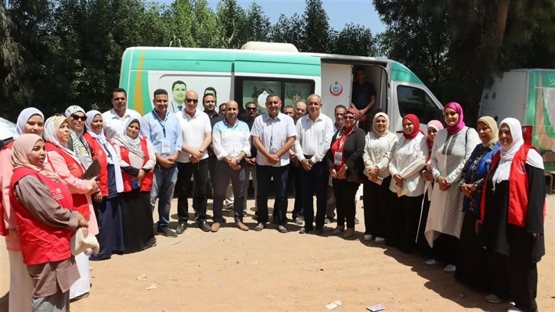تستهدف 10 آلاف مواطن، إقبال كبير على القافلة الطبية بكفر شكر (فيديو)