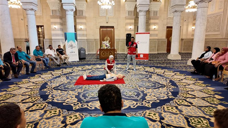 قبل احتفالات المولد، الهلال الأحمر يدرب العاملين بمسجد السيدة زينب على إنقاذ الحالات الطارئة