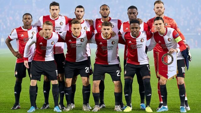 فينورد يمنع جماهيره من حضور المباراتين القادمتين خارج أرضه