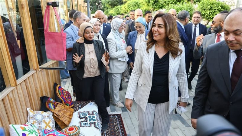 وزيرة التنمية المحلية والبيئة تشارك في افتتاح فعاليات «بازار صعيد مصر» لدعم الحرف التراثية واليدوية