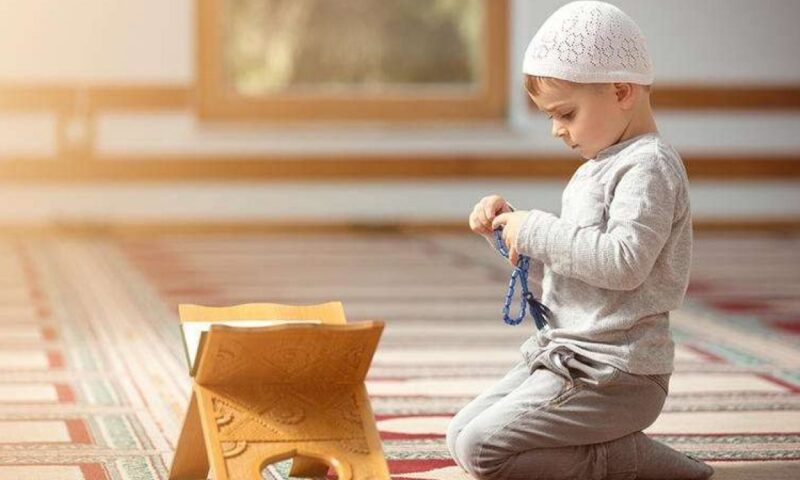 بدون ضغط عليهم.. أمين الإفتاء يوضح الطريقة الصحيحة لتشجيع الأطفال على الصلاة