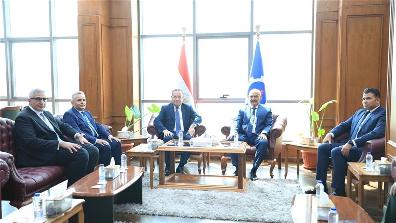وزير التعليم العالي ومحافظ السويس يبحثان تطوير خدمات المستشفى الجامعي