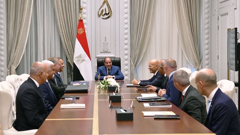 رئيس إيني: تنفيذ برنامج استثماري في مصر يستهدف حفر واستكشاف 230 بئرا