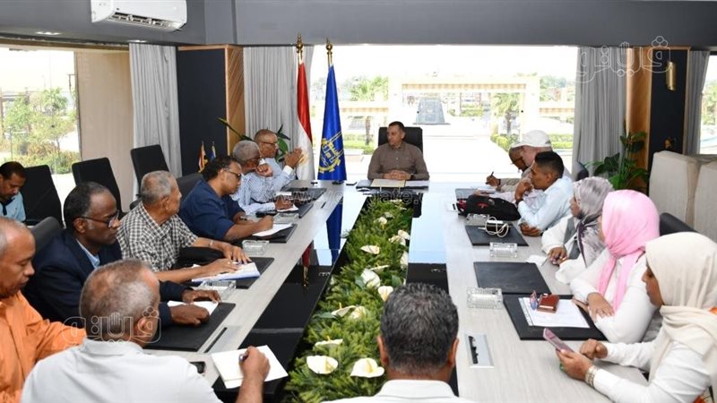 خلال لقائه بالصحفيين والإعلاميين، محافظ أسوان يؤكد على العمل بخطط مدروسة لاقتحام التحديات (صور)