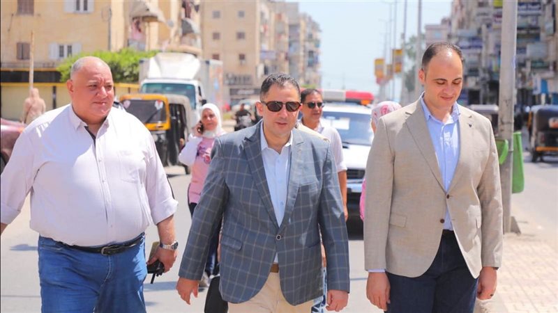 محافظ دمياط يفاجئ كفر سعد بزيارة ويشدد على جودة ووزن رغيف الخبز