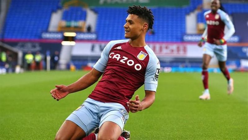 للمرة الثالثة، الهلال السعودي يقدم عرضا جديدا مغريا لضم مهاجم منتخب إنجلترا