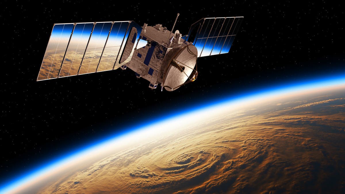 علماء يحذرون: أقمار صناعية جديدة قد تهدد عيون البشر على الأرض