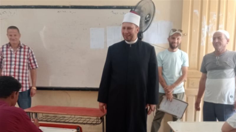 رئيس منطقة الإسكندرية الأزهرية يتفقد لجان امتحانات الدور الثاني للشهادة الثانوية