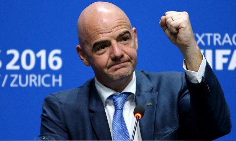 العمايرة يسخر من اجتماع لـ الكاف بعد تراجع إنفانتينو عن بيع جزء من كأس العالم