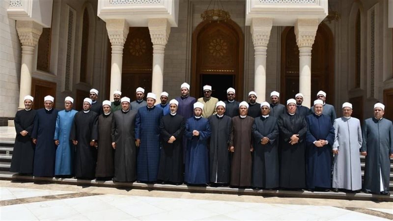 وزير الأوقاف يشدد على أهمية ترشيد استهلاك المياه والكهرباء ومتابعة نظافة المساجد