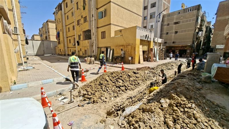 رئيس مياه القناة يتابع أعمال ربط فرع صرف صحي لتخفيف الأحمال عن محطة الأربعين بالسويس