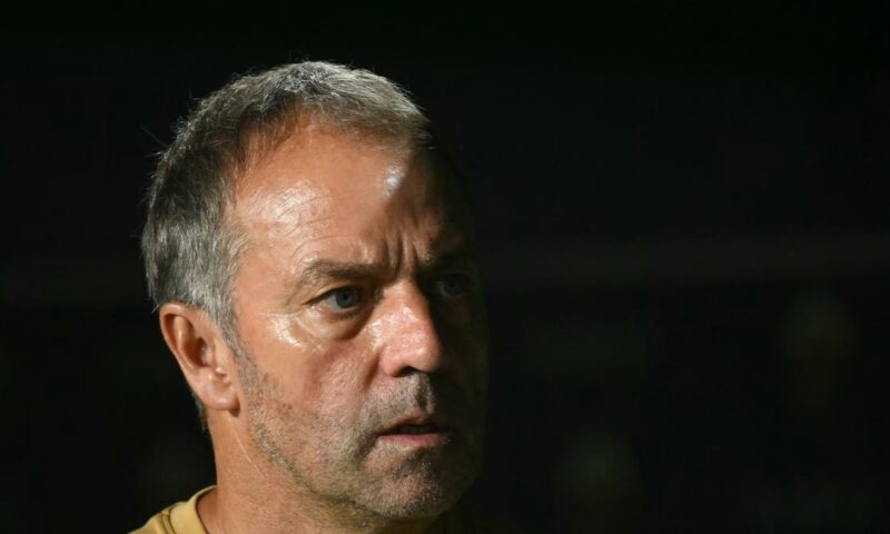 فليك: برشلونة بحاجة إلى مهاجم جديد