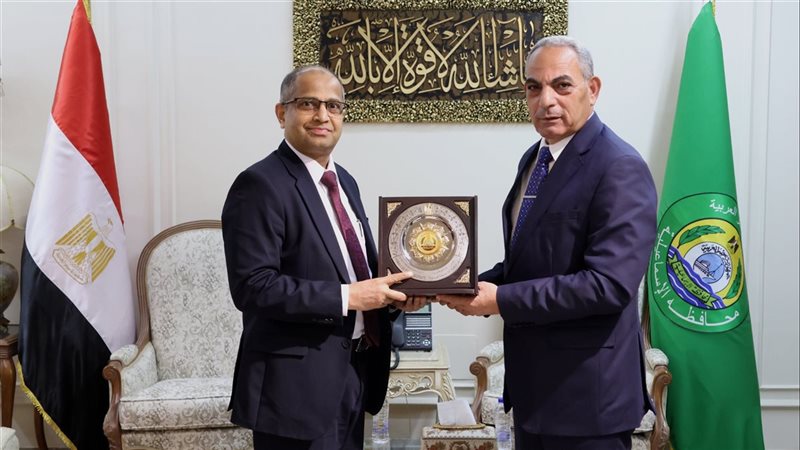 محافظ الإسماعيلية يستعرض الفرص الاستثمارية المتاحة بالإقليم مع سفير سريلانكا