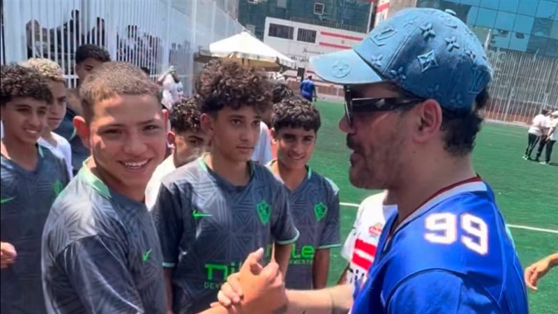عمرو زكي يزور نادي الزمالك ويحضر تدريبات قطاع الناشئين (صور)