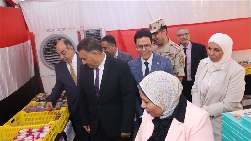 محافظ القليوبية ورئيس جامعة بنها يفتتحان معرض حلوى المولد النبوي